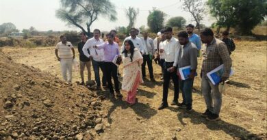 खरगोन कलेक्टर ने गेहूं, चना उपार्जन एवं उर्वरक भंडारण व्यवस्थाओं का किया निरीक्षण