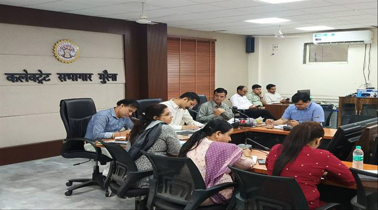 पराली जलाने पर तत्काल कार्रवाई करें - कलेक्टर मुरैना