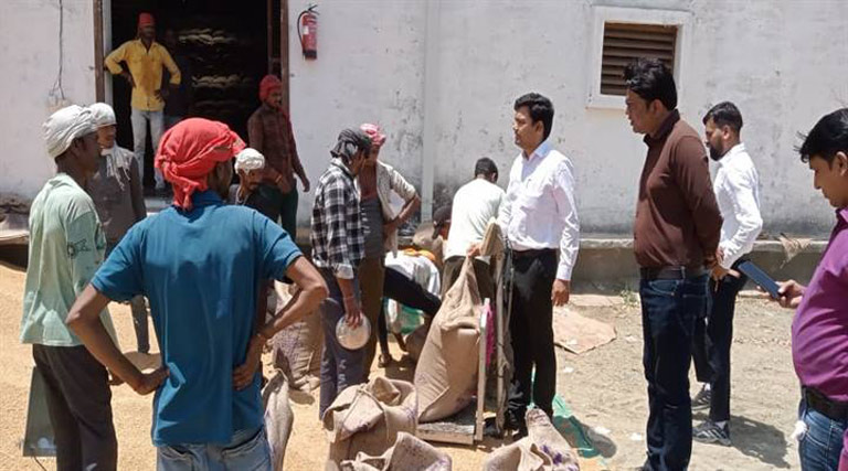 रायसेन कलेक्टर ने गेहूं उपार्जन केन्द्रों का किया आकस्मिक निरीक्षण