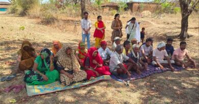 उमरिया:  जागरूकता के लिए पेड़ के नीचे लगी किसानों की पाठशाला