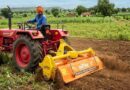 किसानों के लिए वरदान बना रोटावेटर, मिनटों में खरपतवार का नाश और मिट्टी की बेहतर जुताई