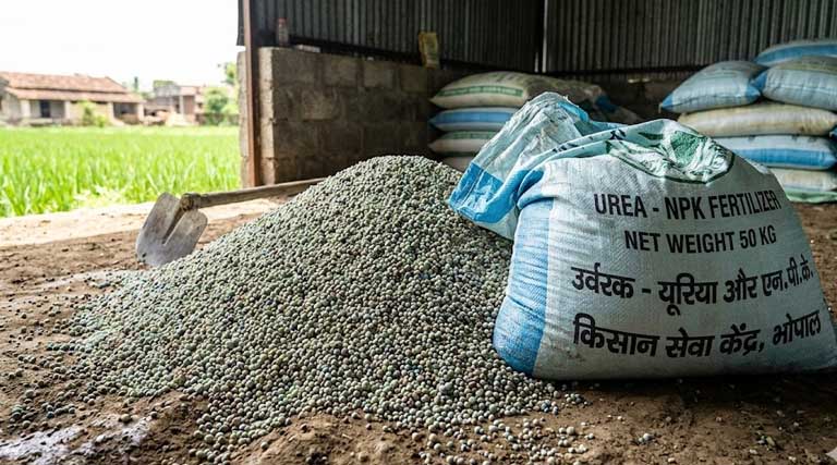 पांढुर्ना में बिना ई-विकास प्रणाली के उर्वरक विक्रय पर सख्त कार्रवाई के निर्देश