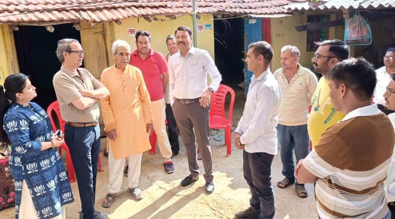 पांढुर्ना कलेक्टर ने किया जैविक ग्राम भुम्मा का भ्रमण