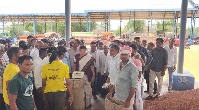 बुरहानपुर विधायक ने कृषि उपज मंडी में विकास कार्यों का किया निरीक्षण