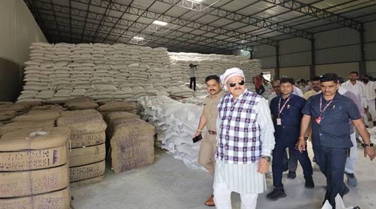मंत्री टेटवाल ने गेहूं खरीदी केंद्रों का किया औचक निरीक्षण, व्यवस्थाओं का लिया जायजा; किसानों से किया सीधा संवाद