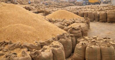 किसानों पर लगाम और चाबुक का वार, ऋण जमा करने की तारीख बढ़ाने की मांग किसानों पर लगाम और चाबुक का वार, ऋण जमा करने की तारीख बढ़ाने की मांग