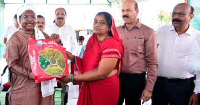 मिट्टी एवं बीजों की पूजा और ट्रैक्टर चलाकर खेती किसानी की हुई शुरूआत