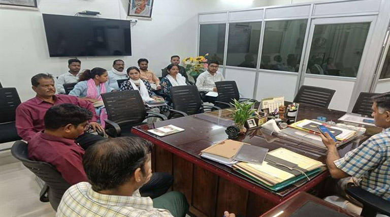 जबलपुर में चना और मसूर उपार्जन की व्यवस्थाओं को लेकर बैठक, उप संचालक ने नियमों का पालन करने के लिए अधिकारियों को दिए सख्त निर्देश