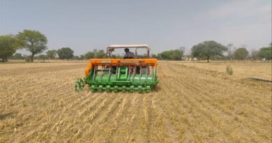 टीकमगढ़: हैप्पी सीडर से मूंग की बुवाई कर किया नरवाई का प्रबंधन