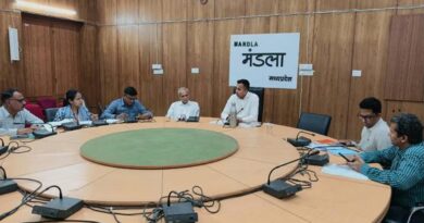 किसानों को समय पर वितरित करें उर्वरक- कलेक्टर मंडला