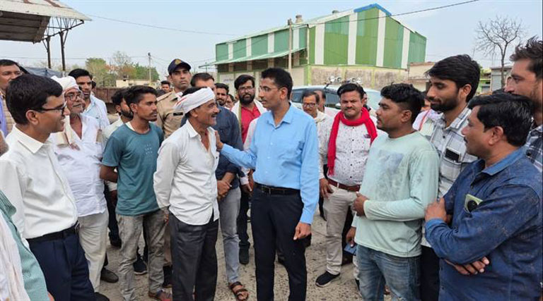 दमोह कलेक्टर ने चना और गेहूं की खरीदी व्यवस्था का लिया जायजा