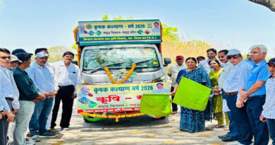 धार: केन्द्रीय मंत्री और कलेक्टर ने कृषि रथ को हरी झंडी दिखाकर किया रवाना