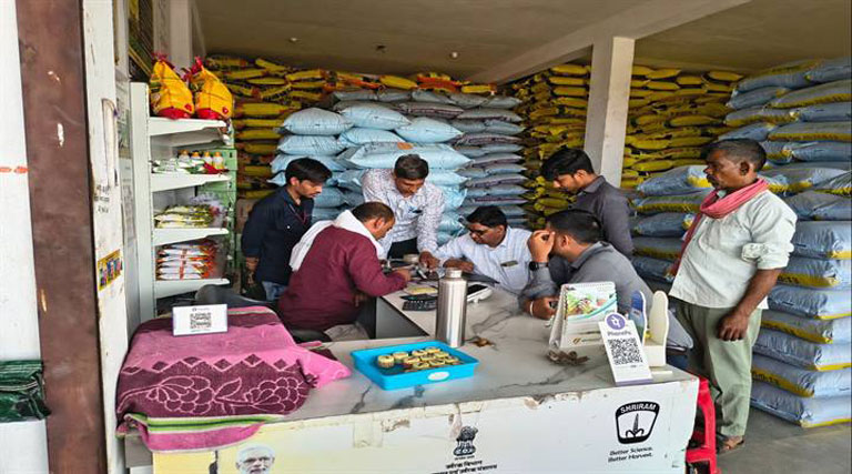 रतलाम जिले में खाद का पर्याप्त भंडारण