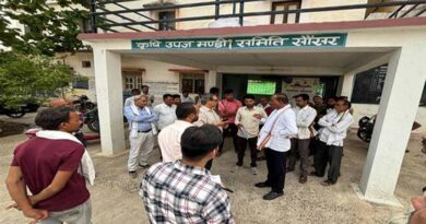 पांढुर्ना: कलेक्टर ने सौसर कृषि मंडी खरीदी केंद्र का किया निरीक्षण