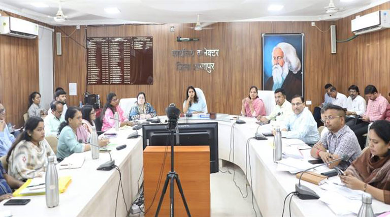किसानों की उपार्जित फसलों का समय पर भुगतान कराना सुनिश्चित करें- कलेक्टर शाजापुर