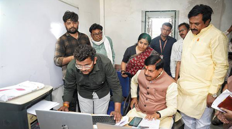 मुख्यमंत्री डॉ. यादव ने कतर गांव गेहूं उपार्जन केंद्र का किया औचक निरीक्षण