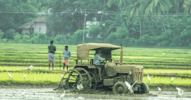 ट्रैक्टर पर लग्जरी कार की तरह टैक्स क्यों? ₹56,500 करोड़ का सवाल