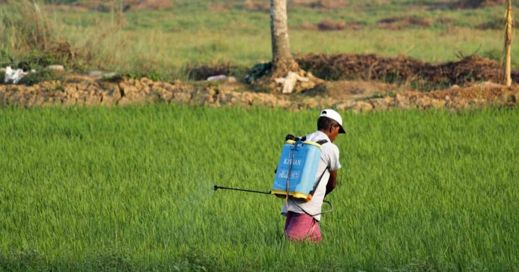 कीटनाशक पर प्रतिबंध से किसान आत्महत्याएं नहीं रुकेंगी: क्रॉपलाइफ इंडिया*