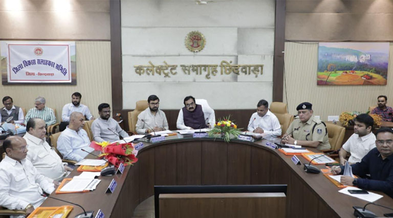 छिंदवाड़ा: प्रभारी मंत्री श्री सिंह ने ली जिला विकास सलाहकार समिति की बैठक