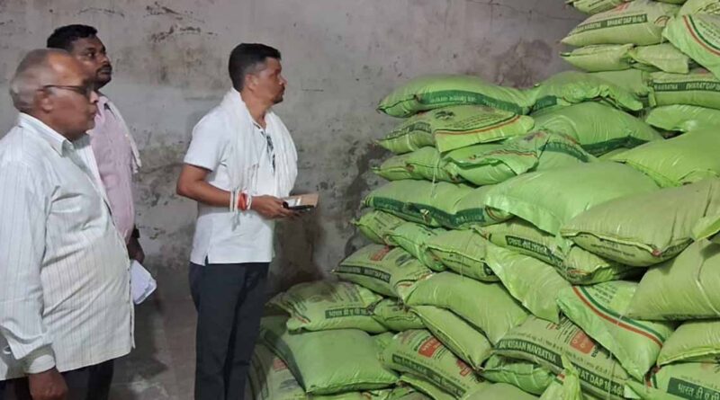 छत्तीसगढ़: सारंगढ़-बिलाईगढ़ में खाद विक्रेताओं पर कृषि विभाग का एक्शन, 5 दुकानदारों को नोटिस जारी