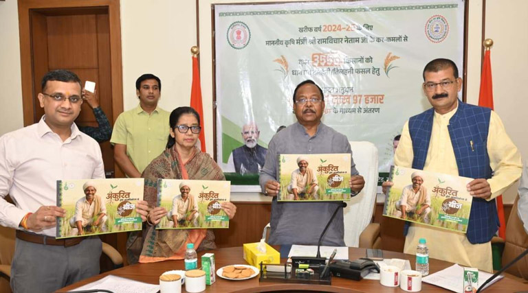 मुख्यमंत्री डॉ. यादव ने कतर गांव गेहूं उपार्जन केंद्र का किया औचक निरीक्षण