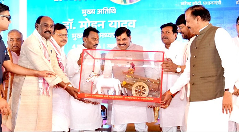 MP बनेगा देश का मिल्क कैपिटल: सीएम मोहन यादव का बड़ा ऐलान, पशुपालकों से पूरा दूध खरीदेगी सरकार