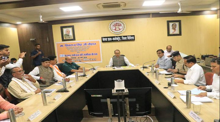 मंत्री शिवराज सिंह ने विदिशा में खरीदी कार्यों की समीक्षा की, बोले- उपार्जन केंद्रों पर किसानों को किसी भी प्रकार की कोई परेशानी ना हो  
