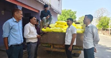 राजस्थान: चित्तौड़गढ़ में खाद विक्रेताओं पर सख्ती, अनियमितता मिलने पर दो उर्वरक लाइसेंस सस्पेंड  
