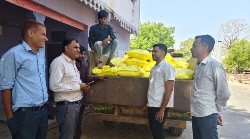 राजस्थान: चित्तौड़गढ़ में खाद विक्रेताओं पर सख्ती, अनियमितता मिलने पर दो उर्वरक लाइसेंस सस्पेंड  