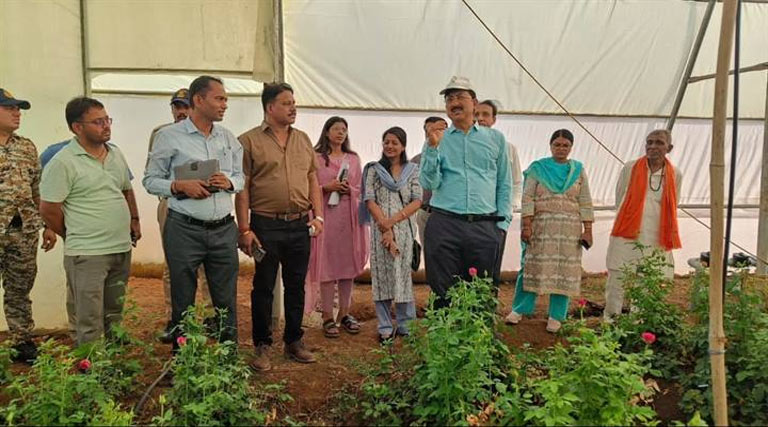 मध्यप्रदेश: पाटन में ‘जल संचय जन अभियान’ शुरू, खेतों पर पहुंच कर किसानों को सिखाई गई बोरवेल रिचार्ज तकनीक