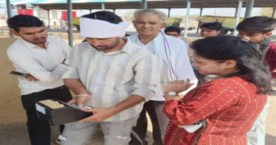मध्यप्रदेश: कृषि उपज मंडी आरोन में एसडीएम ने किया निरीक्षण, किसानों से संवाद कर जानी समस्याएं