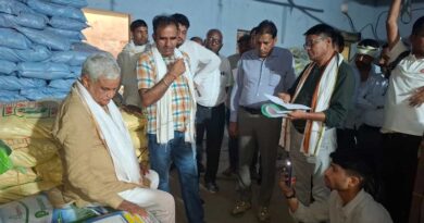 कृषि मंत्री किरोड़ी लाल मीणा की सीकर में छापेमारी, घटिया मूंगफली बीज बेचने वाली फैक्ट्री पर FIR के दिए निर्देश