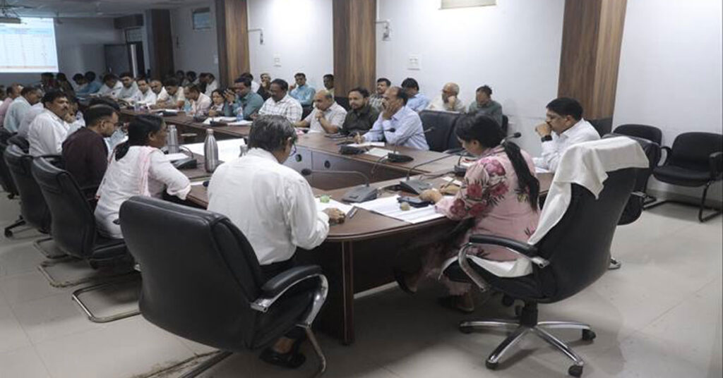 खरीफ सीजन में किसानों को समय पर मिले खाद - कलेक्टर आगर मालवा