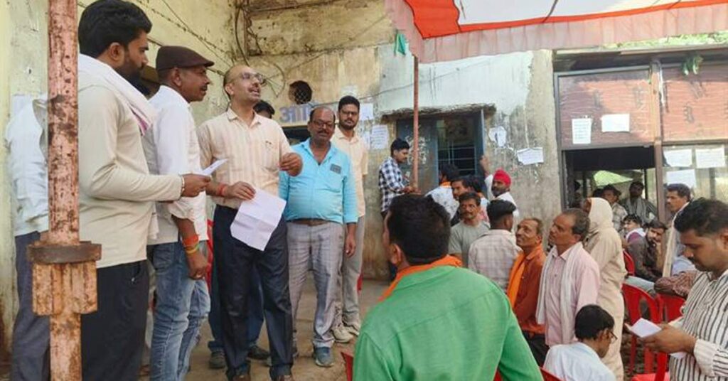 अशोकनगर: किसानों को समय पर खाद उपलब्ध कराने के दिए निर्देश