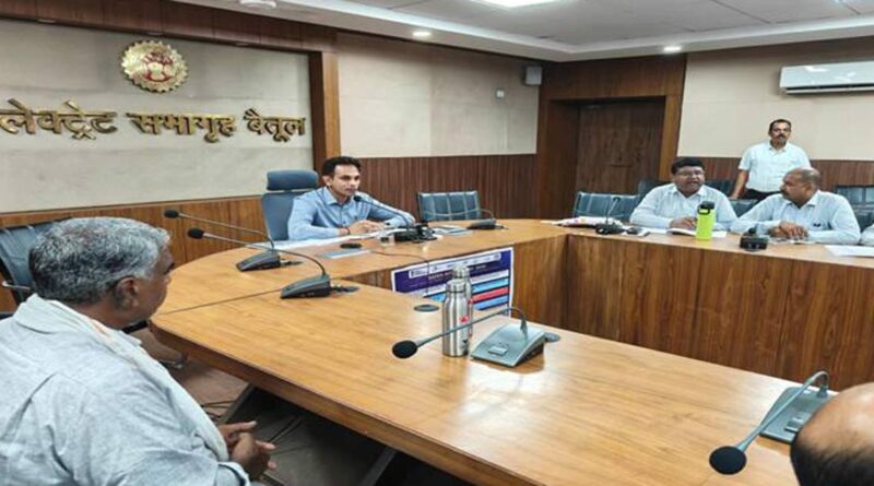 प्राकृतिक खेती, मिलेट्स और फसल विविधीकरण को बढ़ावा दें - कलेक्टर बैतूल