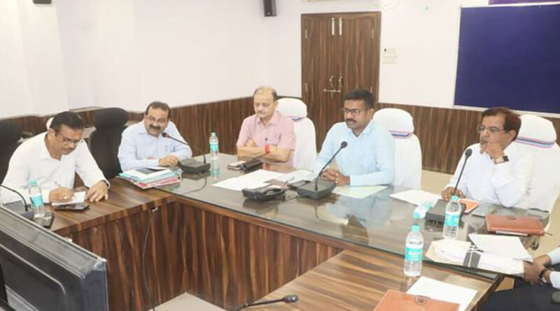 ई-विकास पोर्टल से होगा उर्वरक वितरण, कलेक्टर सतना ने की समीक्षा