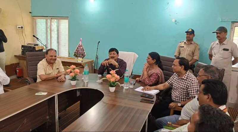 गुना कलेक्टर ने खाद वितरण व्यवस्था का किया निरीक्षण                       