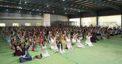 जैन इरिगेशन के सहकर्मियों ने नियमित रूप से योग का अभ्यास करने का संकल्प लिया