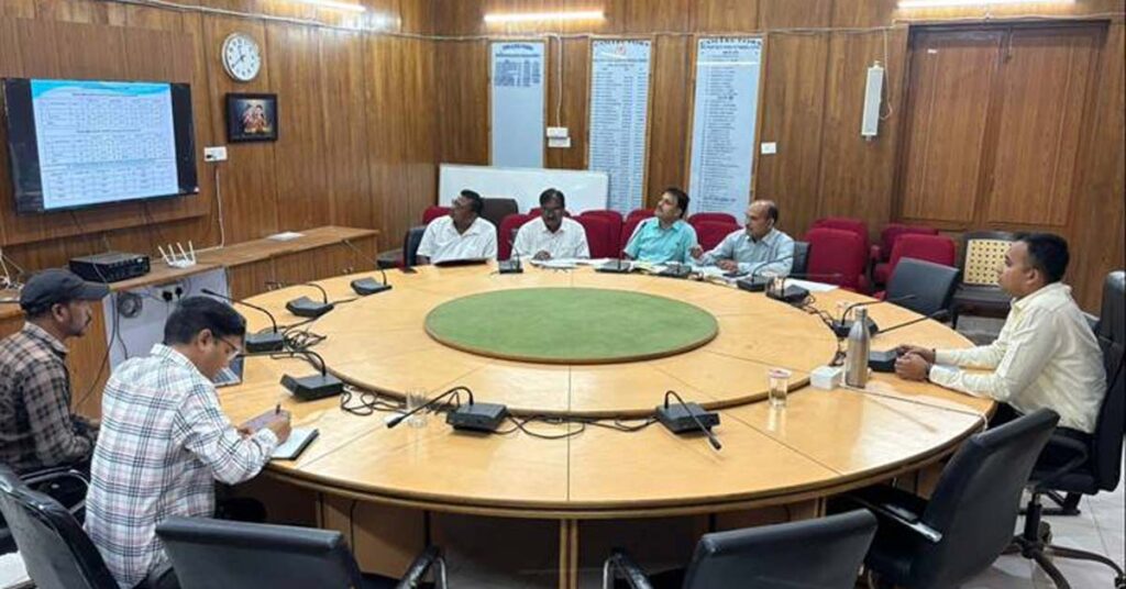 मत्स्य पालन को आय का अतिरिक्त जरिया बनाएं - कलेक्टर मंडला