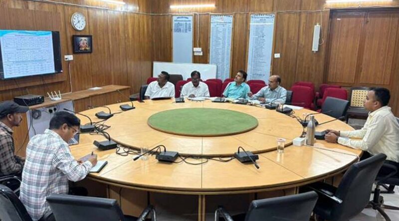 मत्स्य पालन को आय का अतिरिक्त जरिया बनाएं - कलेक्टर मंडला
