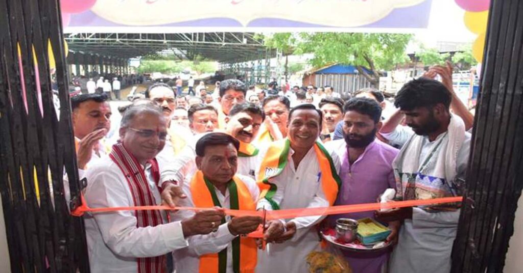 मंदसौर मंडी में 32 दुकानों से व्यापारियों एवं किसानों को मिलेगा सीधा लाभ : उप मुख्यमंत्री श्री देवड़ा