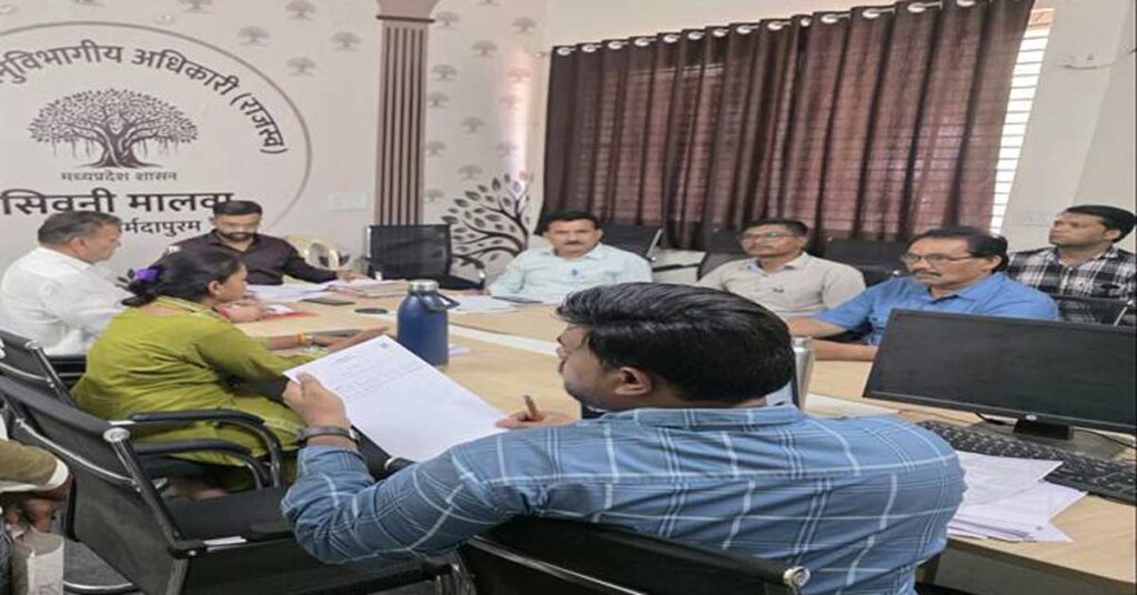 खाद के अग्रिम उठाव की व्यवस्था सुनिश्चित करें- एसडीएम नर्मदापुरम