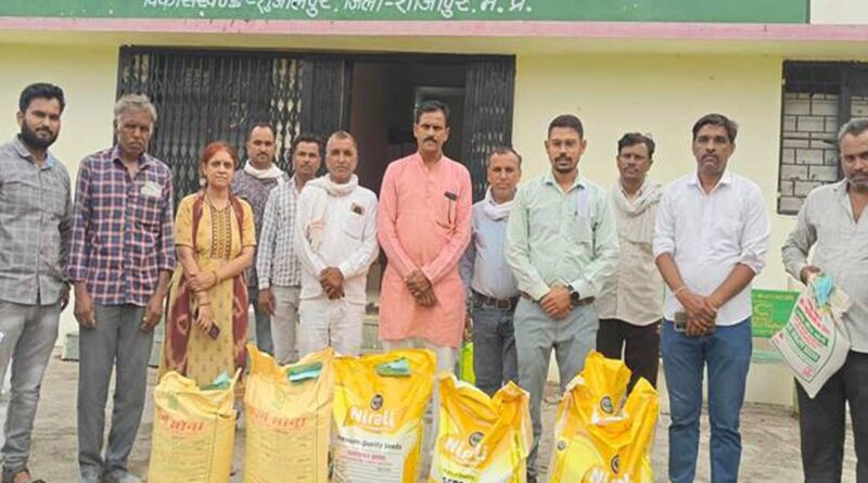 शाजापुर में विभागीय योजना अंतर्गत बीज वितरण किया