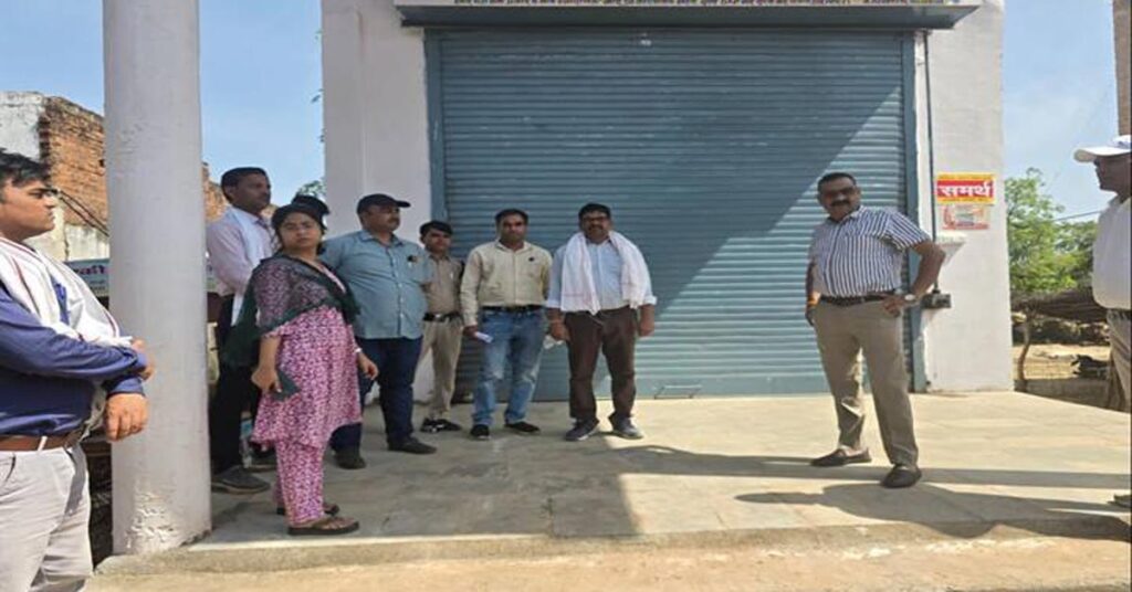 शिवपुरी : खाद की कालाबाजारी पर दो प्रतिष्ठान सील