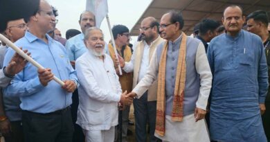 केंद्रीय कृषि मंत्री शिवराज सिंह चौहान ने धानुका एग्रीटेक की ऑडियो वैनों को हरी झंडी दिखाकर रवाना किया
