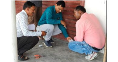 रायगढ़ में खाद की कालाबाजारी का पर्दाफाश, 750 की बोरी 1800 रुपये में बेचते पकड़े गए व्यापारी; 74 बोरी जब्त