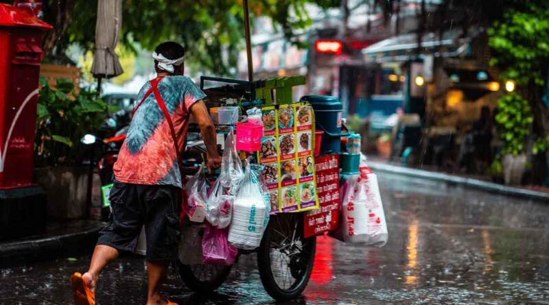 IMD Weather Update: देशभर में मानसून ने पकड़ी रफ्तार, केरल-कर्नाटक में बारिश का रेड अलर्ट; उत्तर भारत में आंधी-तूफान की दस्तक