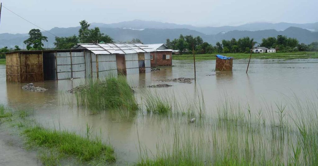 Weather Update: अगले 5 दिनों तक इन राज्यों में मूसलाधार बारिश-आंधी का अलर्ट, UP में अभी भी लू का कहर; IMD ने जारी किया पूर्वानुमान