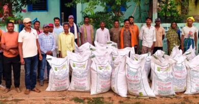 रायपुर: तिलहनी फसलों का उत्पादन बढ़ाने की तैयारी, किसानों को बांटे गए उन्नत मूंगफली बीज