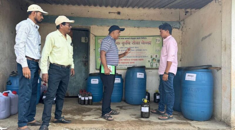 रायपुर: दंतेवाड़ा में प्राकृतिक खेती को बढ़ावा, किसानों को वितरित किए गए ब्रह्मास्त्र और जीवामृत मछली टॉनिक